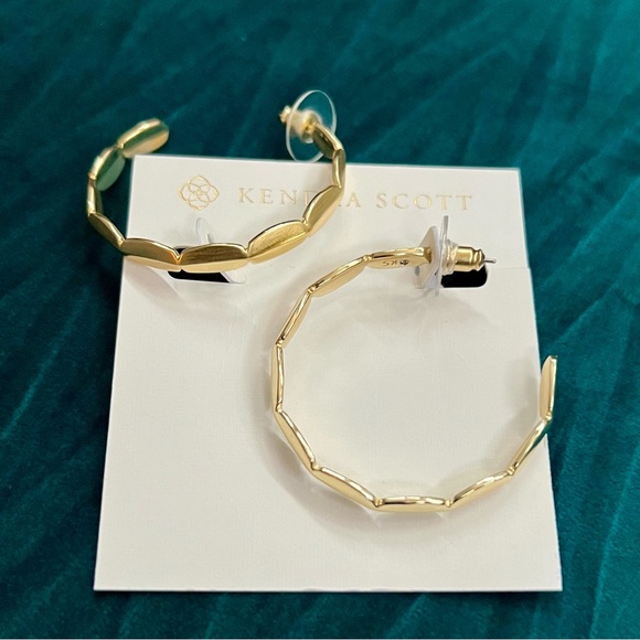 Kendra Scott Jewelry - Kendra Scott Gold Brooke Hoop Earrings Scalloped 1.5” Diameter NWT